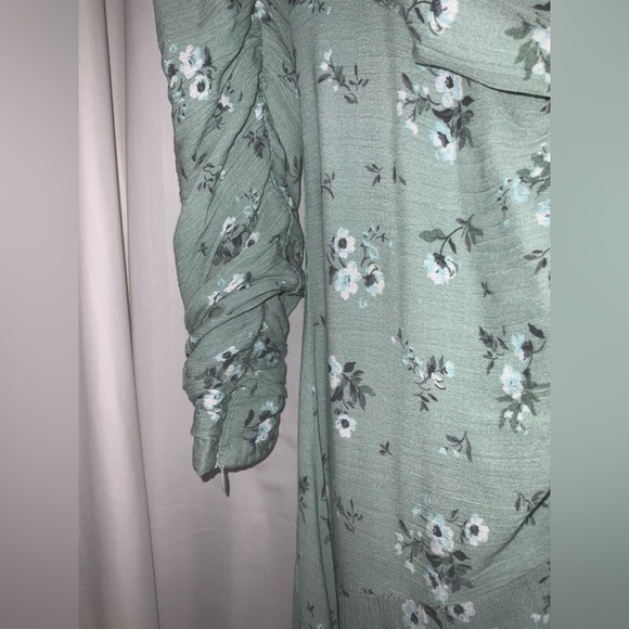 Veiled Collections Long Sleeve Green Maxi Dress - Picture 10 of 14